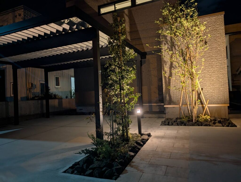 ライト　夜　中庭　おしゃれな　外構工事　青森市
