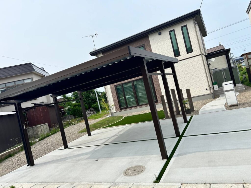 カーポート　目隠し　人工芝　MAKER